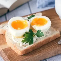 ilustrasi telur rebus/Amarita/Shutterstock