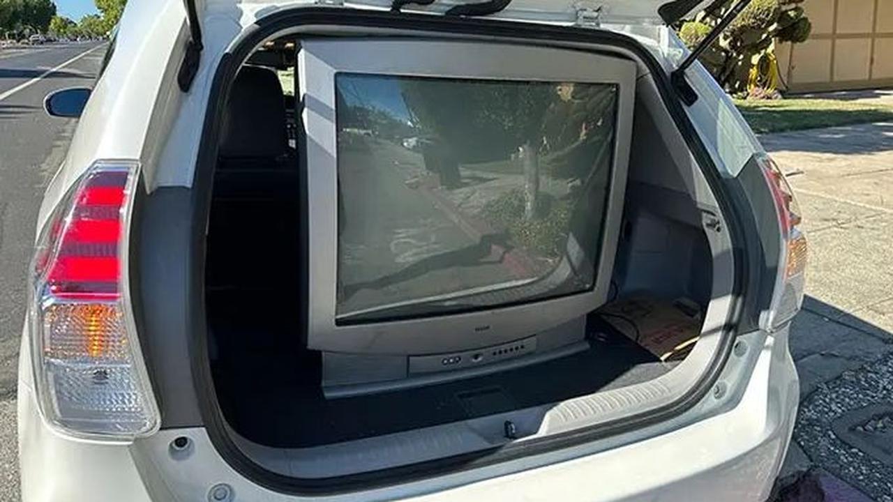 8. Bawa televisi