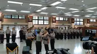 Irjen Firli resmi menjabat Kapolda Sumatera Selatan setelah dilantik oleh Kapolri Jenderal Tito Karnavian di Rupatama, Mabes Polri, Trunojoyo, Jakarta Selatan, Selasa (25/6/2019). (Liputan6/fachrur Rozie)