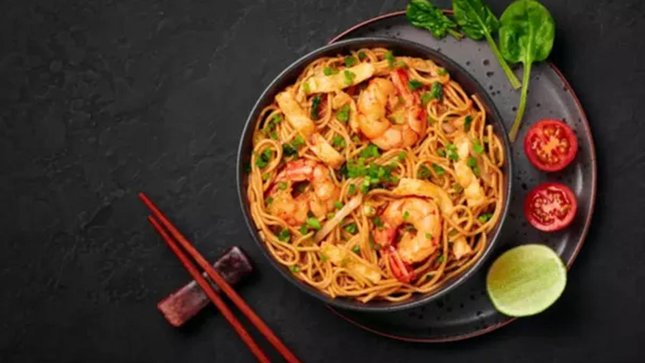 8. Resep Chinese Food Mie Hokkian<br>