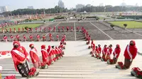 Barisan Berkebaya Penjaga Bendera Pusaka terdiri dari sejumlah 200 lebih perempuan perwakilan dari Komunitas Peduli Kebaya di Indonesia. (Dok/Pertiwi Indonesia)