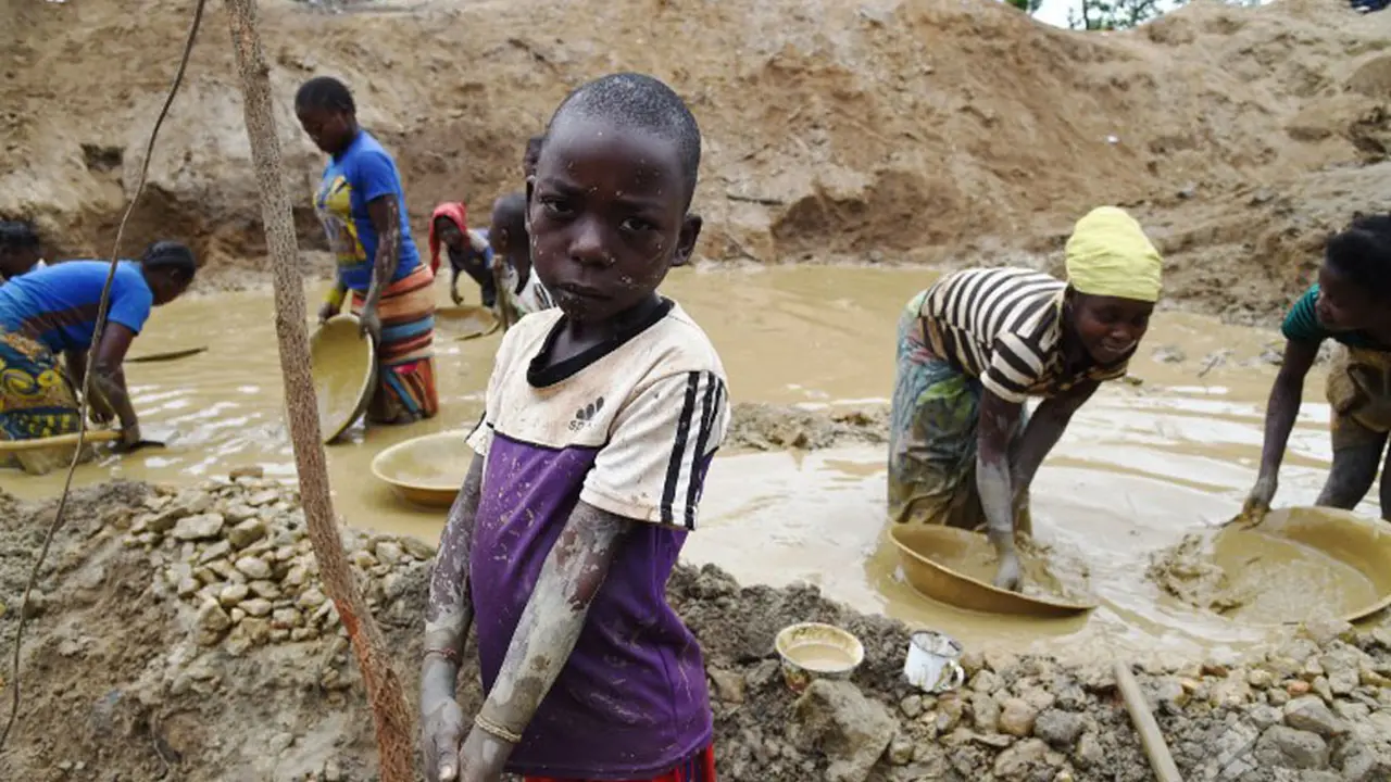 Kisah Pilu Bocah Pekerja Tambang di Afrika