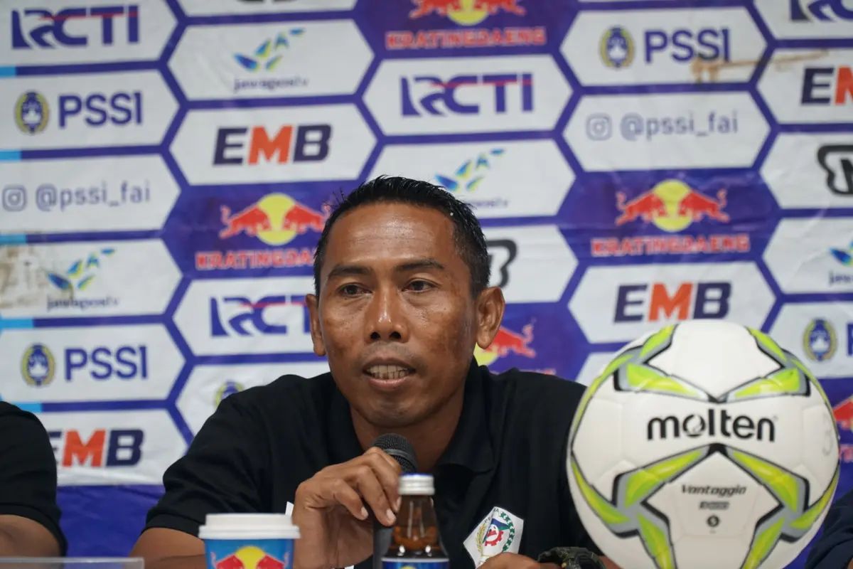 Pelatih Persiwa Winaryo