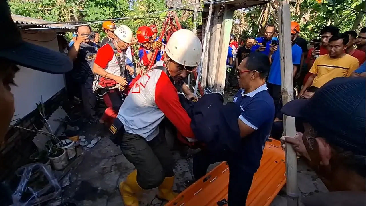 Proses Evakuasi Mahasiswa UGM Jatuh ke Sumur 12 Meter di Gunungkidul