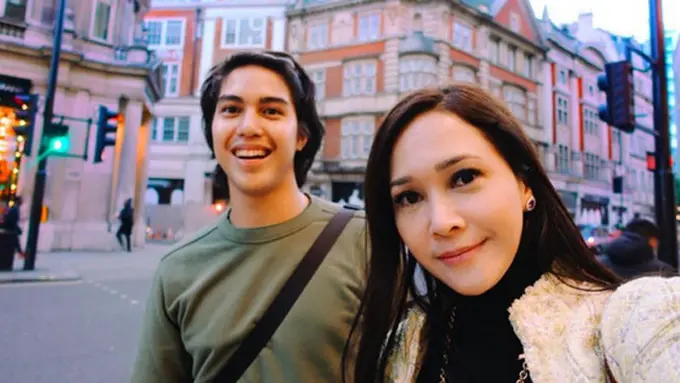 [Bintang] Maia Estianty dan El Rumi