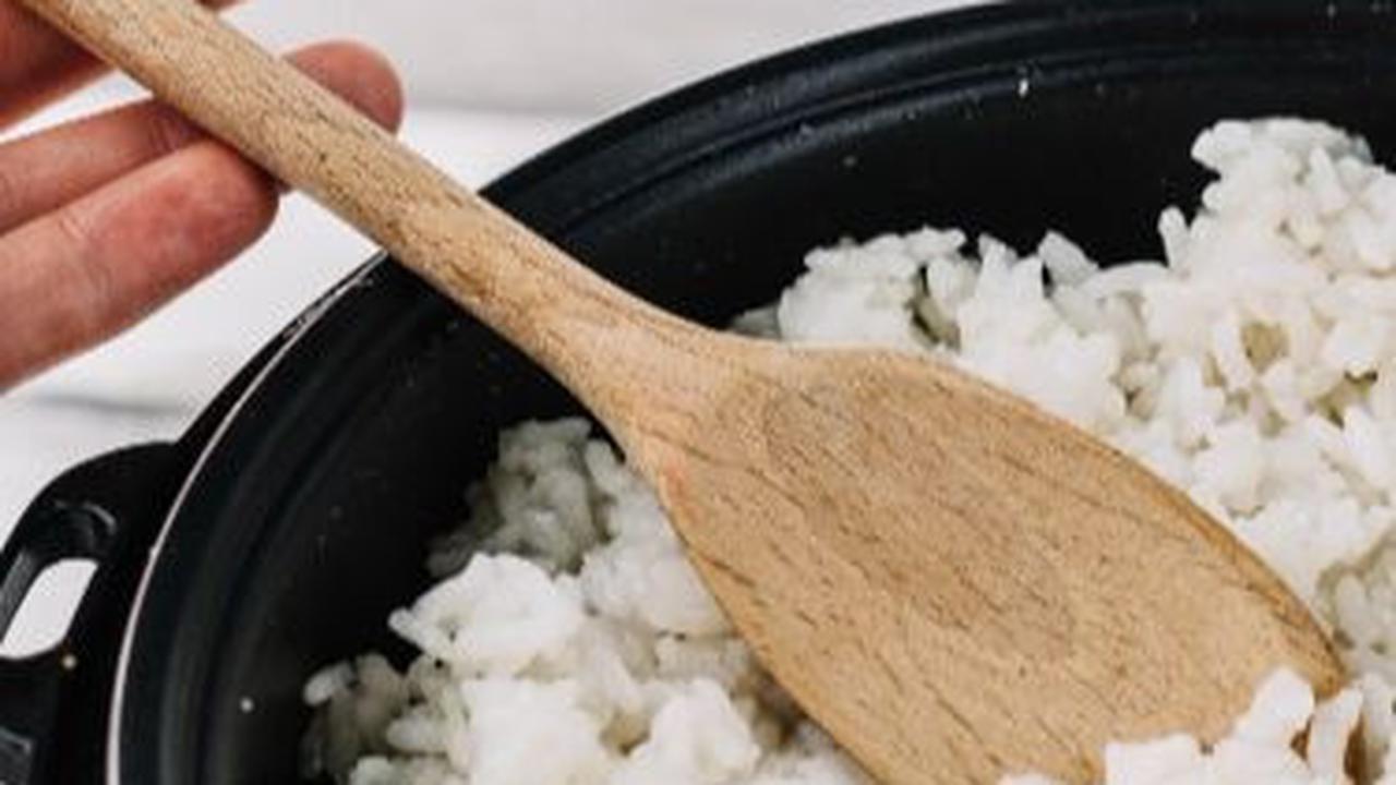 Cara Mudah Menanak Nasi yang Tidak Cepat Basi, Cuma Pakai 2 Bahan Dapur