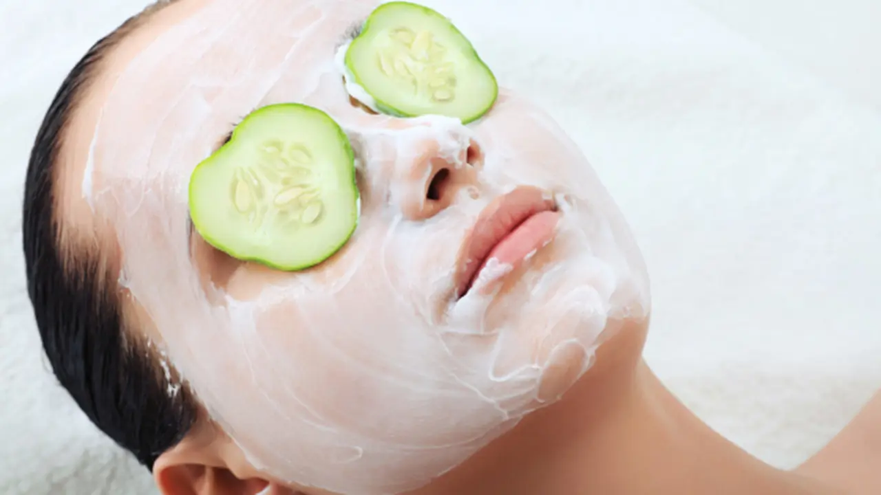 5 Bahan Alami yang Bisa Diandalkan Jadi Krim Wajah