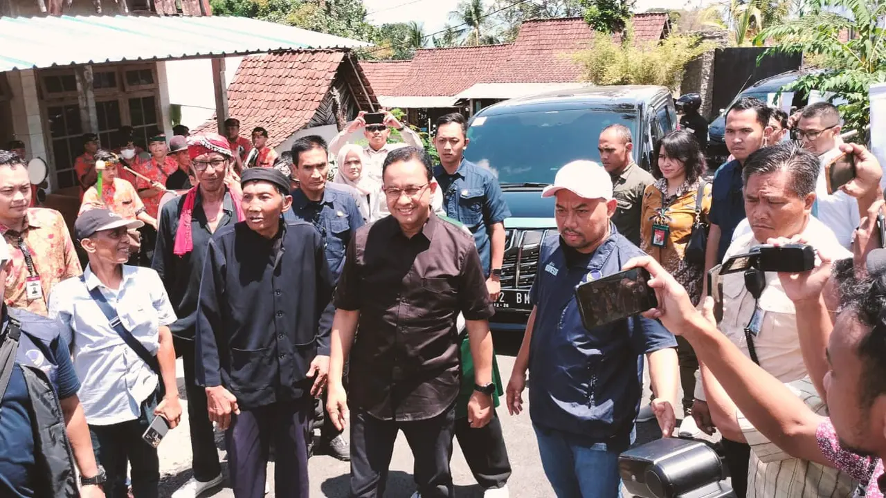 Calon Presiden nomor urut 1 Anies Baswedan temui toko masyarakat adat osing Banyuwangi di Desa Kemiren (Istimewa)
