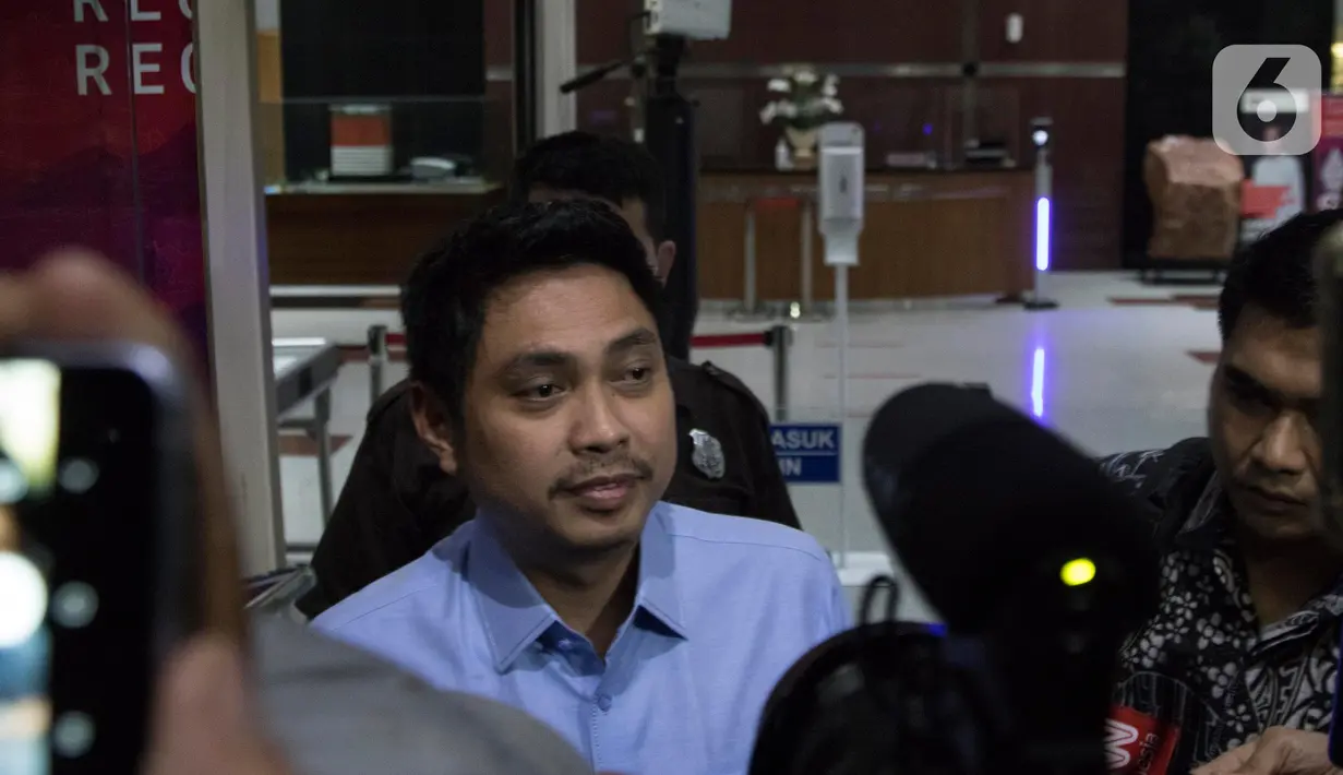Bendahara Umum (Bendum) PBNU, Mardani H Maming memberi keterangan kepada pewarta usai menjalani pemeriksaan di Gedung KPK, Jakarta, Kamis (2/6/2022). Mardani H Maming mengaku diperiksa KPK terkait masalah dengan pemilik PT Jhonlin Group, Samsudin Andi Arsyad alias Haji Isam. (Liputan6.com/Helmi Fithriansyah)