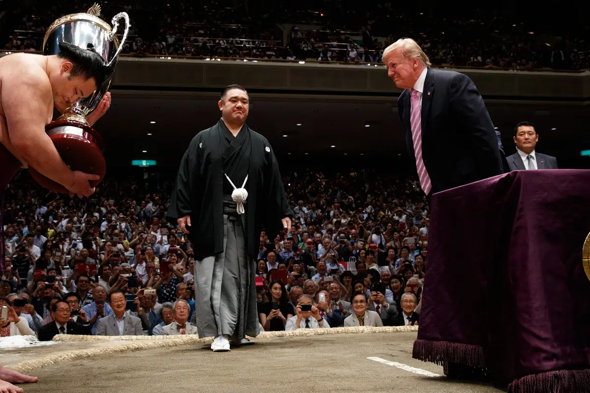 Kunjungi Jepang, Trump Nonton Sumo Bersama Abe Shinzo