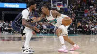Aksi bintang Grizzlies Ja Morant menghancurkan Mavericks di playin NBA 2025 (AFP)
