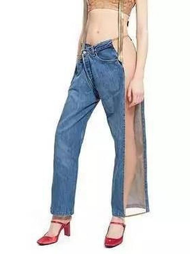 7 Potret Celana Jeans Nyeleneh dengan Model Tak Biasa Ini Bikin Geleng Kepala