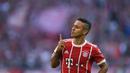 Gelandang Bayern Munchen, Thiago Alcantara berselebrasi usai mencetak gol ke gawang SC Freiburg pada pertandingan Liga Jerman di di Munich, Jerman selatan pada 14 Oktober 2017. Liverpool menebus mantan pemain Barcelona itu sekitar 20 juta pound. (AFP/Christof Stache)