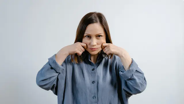 2. Membantu Mengurangi Stres dan Ketegangan di Wajah