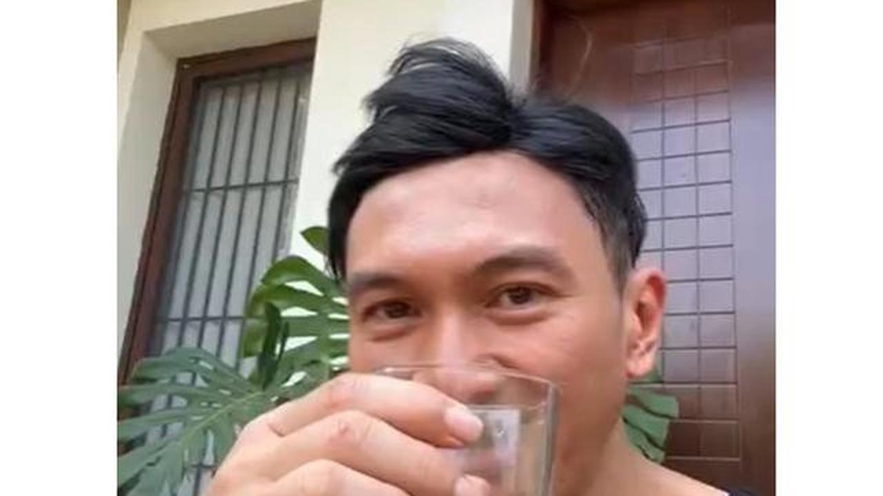 7 Potret Teras Depan Rumah Anji, Halaman Dipakai Berkebun dan Budidaya Sirih China