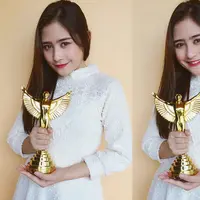 Prilly Latuconsina (via Instagram Prilly Latuconsina)