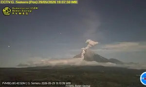 Gunung Semeru di Lumajang, Jatim, kembali erupsi pada Jumat malam (29/5/2026), pukul 19.07 WIB. (Liputan6.com/ Dok PVMBG)