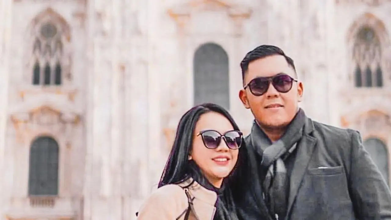 7 Potret Kebersamaan Anggita Sari dan Suami yang Jarang Diekspose