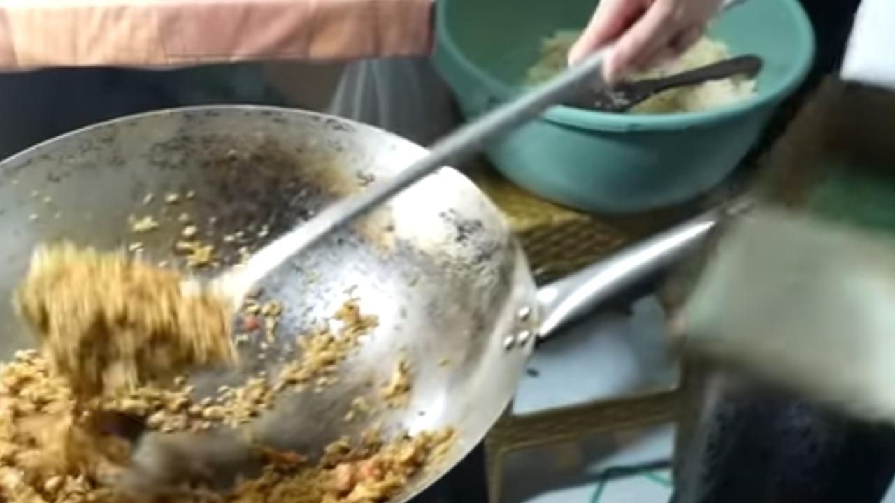 Potret Nagita Slavina Kunjungi Festival Makanan, Sibuk Masak Nasi Goreng Sendiri - Digoda Merry yang Lagi Lapar