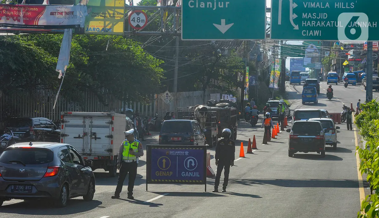 Polisi mengimbau masyarakat yang akan melaksanakan libur cuti Hari Raya Idul Adha di Puncak memperhatikan waktu keberangkatan. (merdeka.com/Arie Basuki)