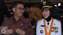 Menteri Agraria & Tata Ruang Ferry Mursidan (kiri) dan Walikota Tangerang Selatan terpilih Airin Rachmi Diany menghadiri Rapat Paripurna Istimewa Kota Tangsel, Rabu (20/4). (Liputan6.com/Helmi Afandi)