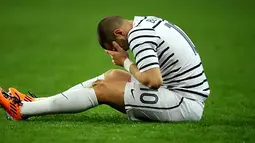 Reaksi dari striker Timnas Prancis Karim Benzema dalam pertandingan kualifikasi Euro 2012 melawan Kroasia di Stade de France, 29 Maret 2011. AFP PHOTO/FRANCK FIFE