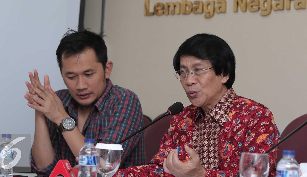 Dewan Juri Anugerah KPI, Ka Seto (kanan) memberikan keterangan penyelenggaraan Anugerah KPI 2015 di Jakarta, Jumat (27/11). Gelaran tahunan yang dihelat oleh KPI ini akan diselengarakan pada 2 Desember 2015. (Liputan6.com/Angga Yuniar)