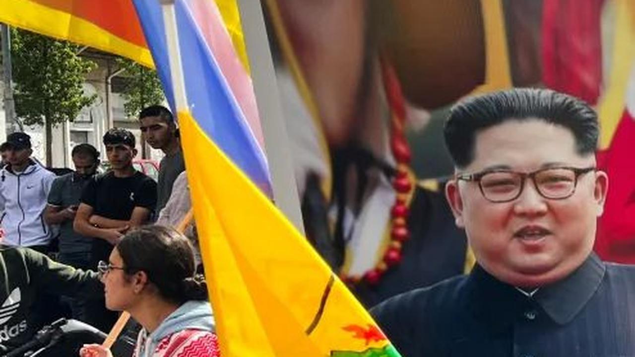 Warga Palestina Demo Bawa Foto Putin dan Kim Jong-un, Serukan Hentikan Kekejaman Israel