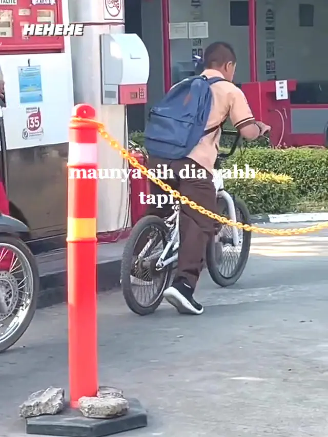 Petugas SPBU Hibur Anak Keterbelakangan Mental