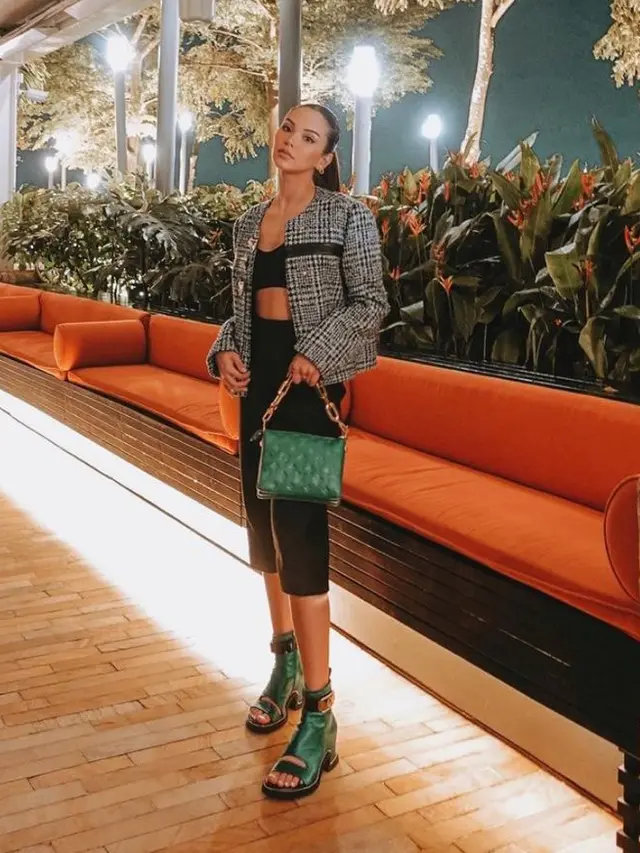 Selalu Tenteng Tas Branded, Intip 7 Potret OOTD Berkelas ala Alyssa Daguise