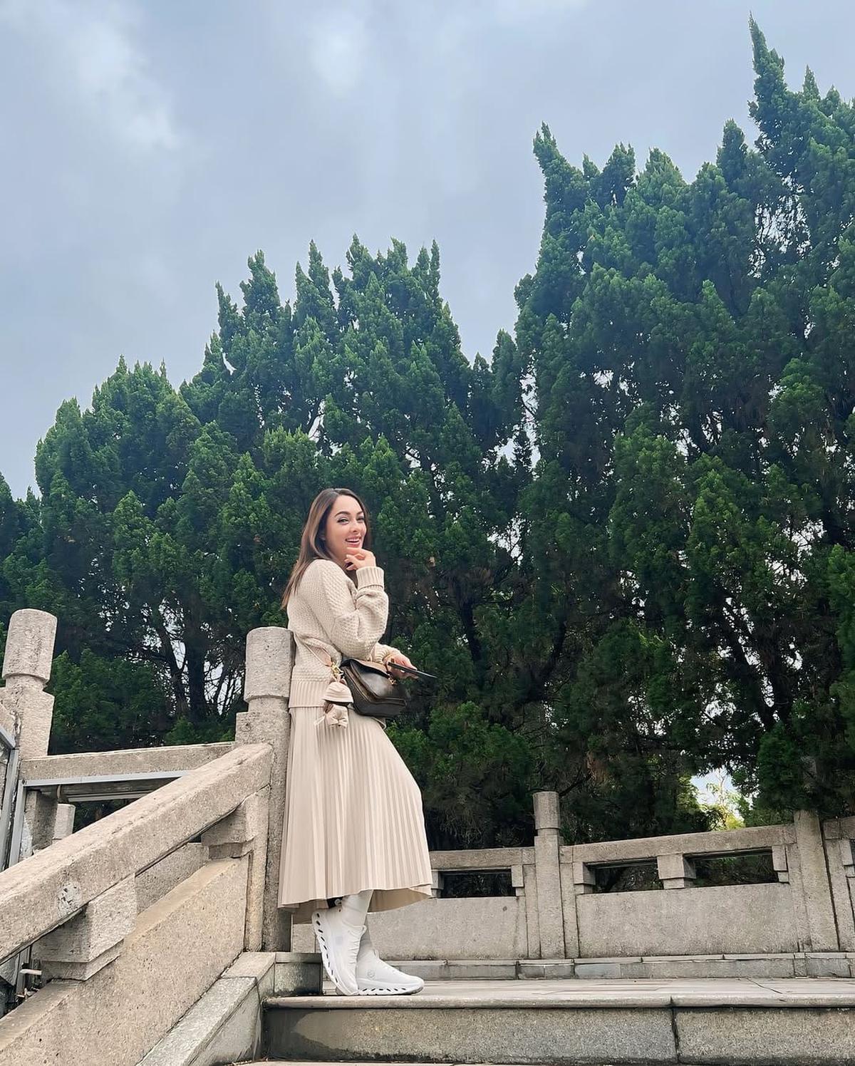 Potret Reisa Broto Asmoro Liburan di Zhuhai Tiongkok, Tampil Ceria dengan Outfit Casual