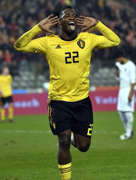 9. Michy Batshuayi - Dipinjamkan ke Dortmund dan menciptakan banyak gol. Namun faktor tersebut belum bisa menjadikan Batshuayi akan tampil di gelaran Piala Dunia 2018 karena harus bersaing dengan Romelu Lukaku. (AFP/Dirk Waem)