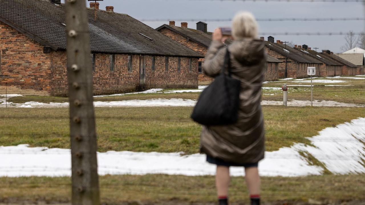 Tembok Kematian Saksi Bisu Kekejaman Nazi Eksekusi Korban Holocaust di Kamp Konsentrasi Auschwitz Polandia
