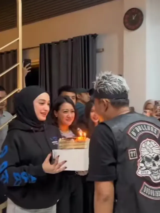 Sule dan Santyka Resmi Pacaran
