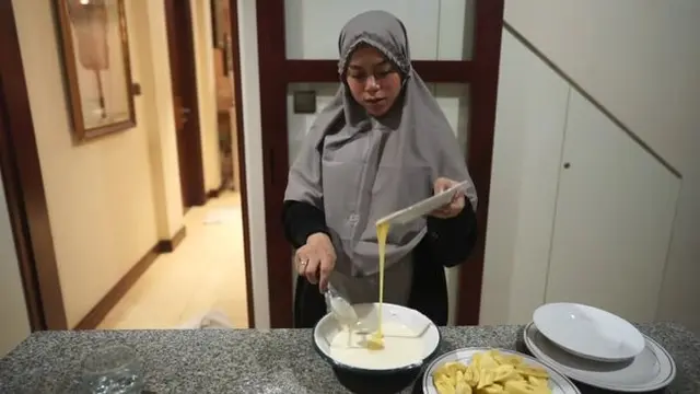 Pasangan Romantis, Ini 7 Momen Lesti Kejoran Masak Buat Rizky Billar