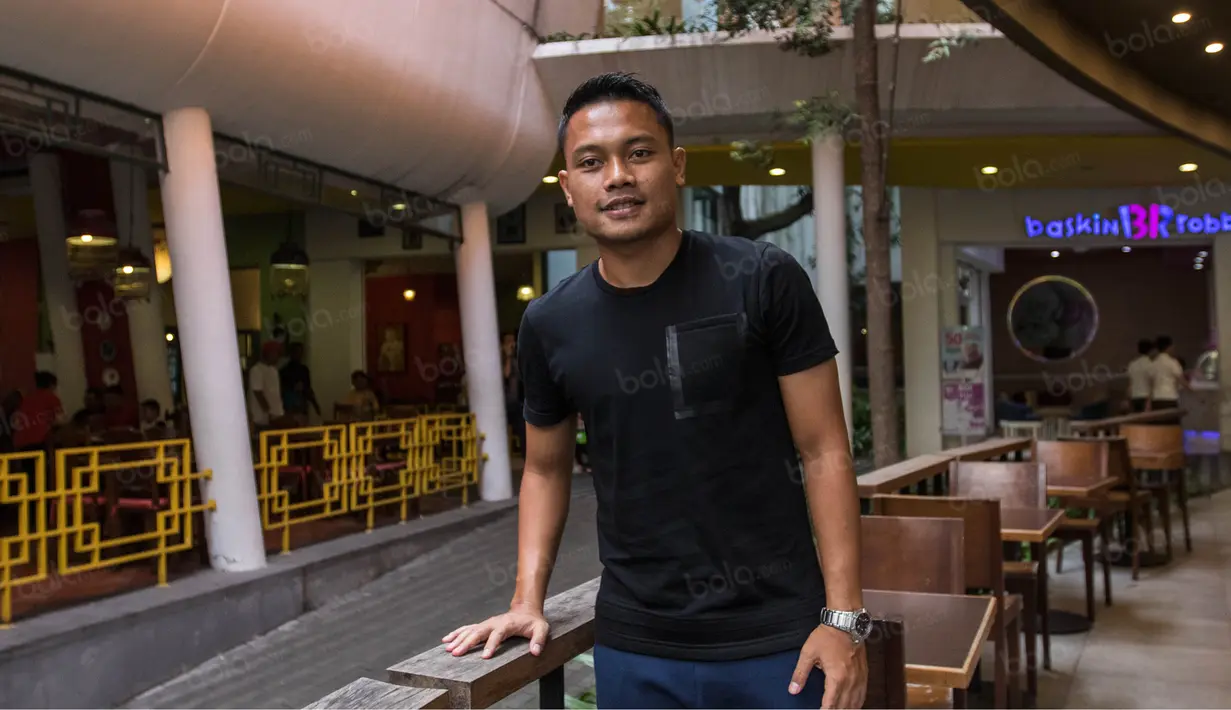  Selain sepak bola, Dedi Kusnandar ternyata juga sudah merancang masa depannya dengan memiliki bisnis kuliner dan kost-kostan. (Bola.com/Vitalis Yogi Trisna)