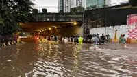 Waspada Banjir Menuju Stasiun Kereta Cepat Whoosh, Calon Penumpang Diimbau Cari Alternatif