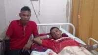 Kiper Persis Solo, Afif Bayu Eko Prasetyo, harus naik meja operasi akibat cedera rahang yang dialaminya saat melawan PSGC. (Bola.com/Romi Syahputra)