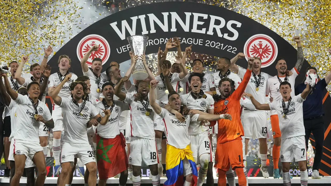 Foto: Jalan Panjang Eintracht Frankfurt Jadi Juara Liga Europa 2021 / 2022, Tempuh 120 Menit hingga Babak Adu Penalti