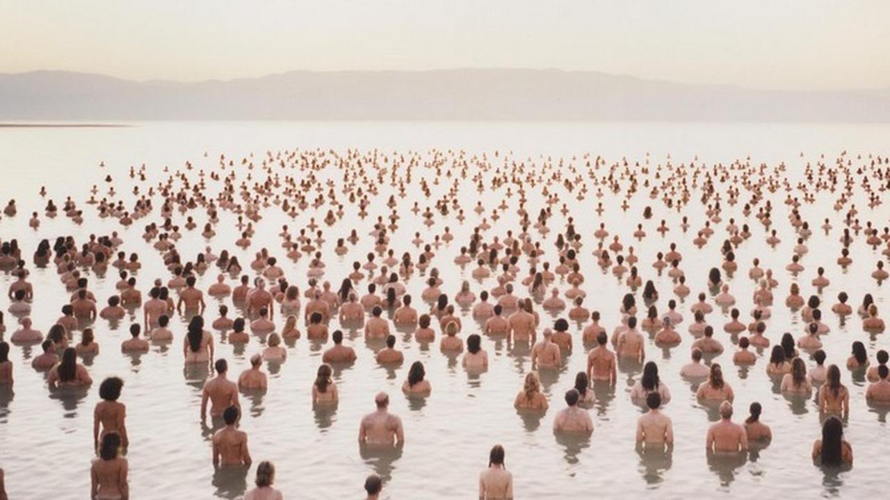 Begini Kesan Peserta Instalasi Seni Telanjang Massal dari Spencer Tunick