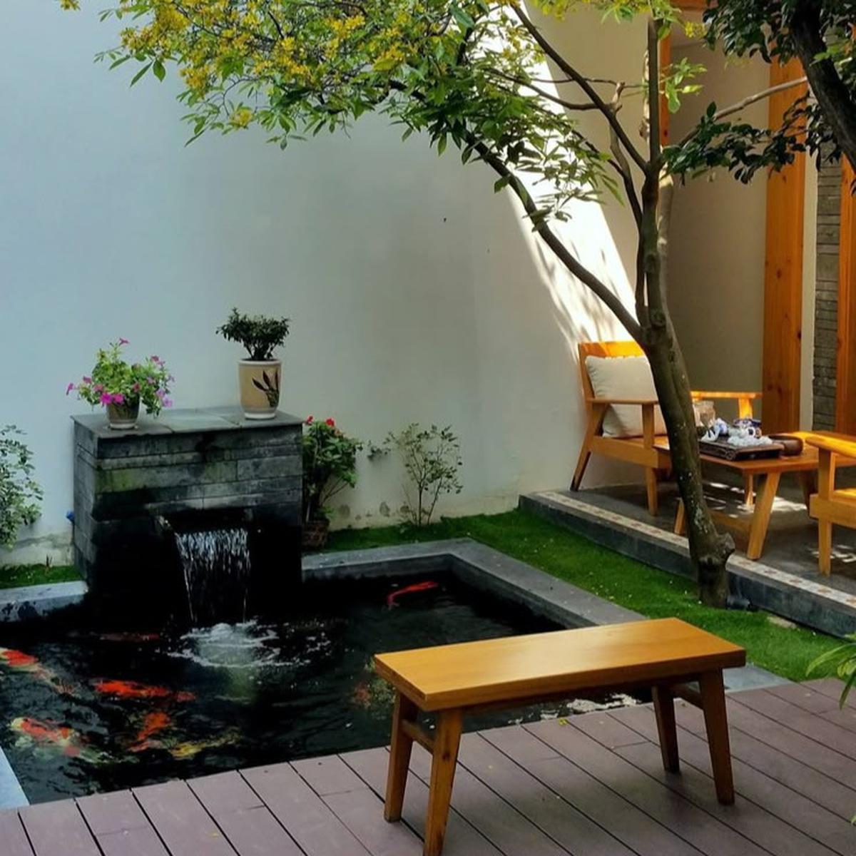 Ilustrasi Taman Depan Rumah Minimalis di Lahan Sempit dengan Kolam Air (©Pinterest)