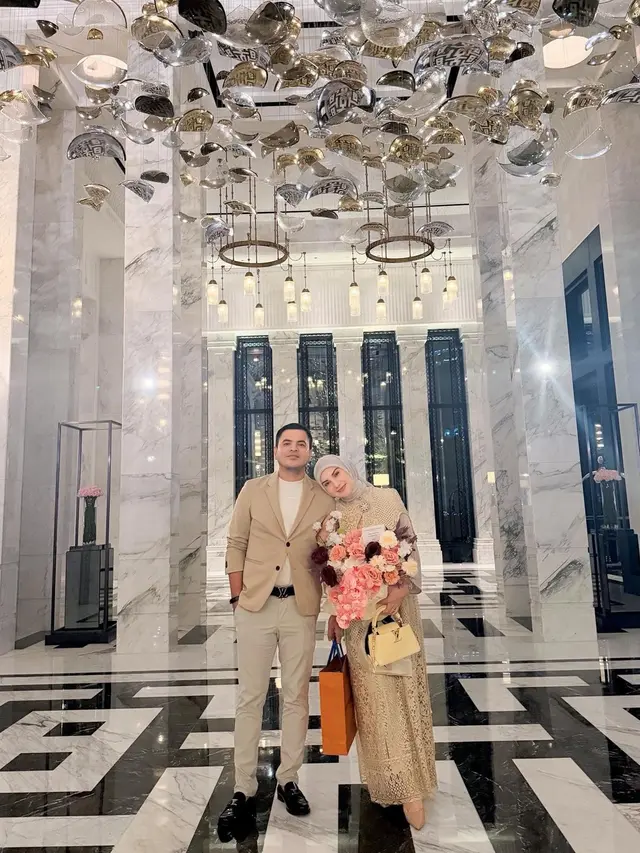 Romantisnya Irish Bella dan Haldy Sabri Rayakan Anniversary dengan Dinner Romantis, Kenakan Dress Full Lace dan Tas Branded