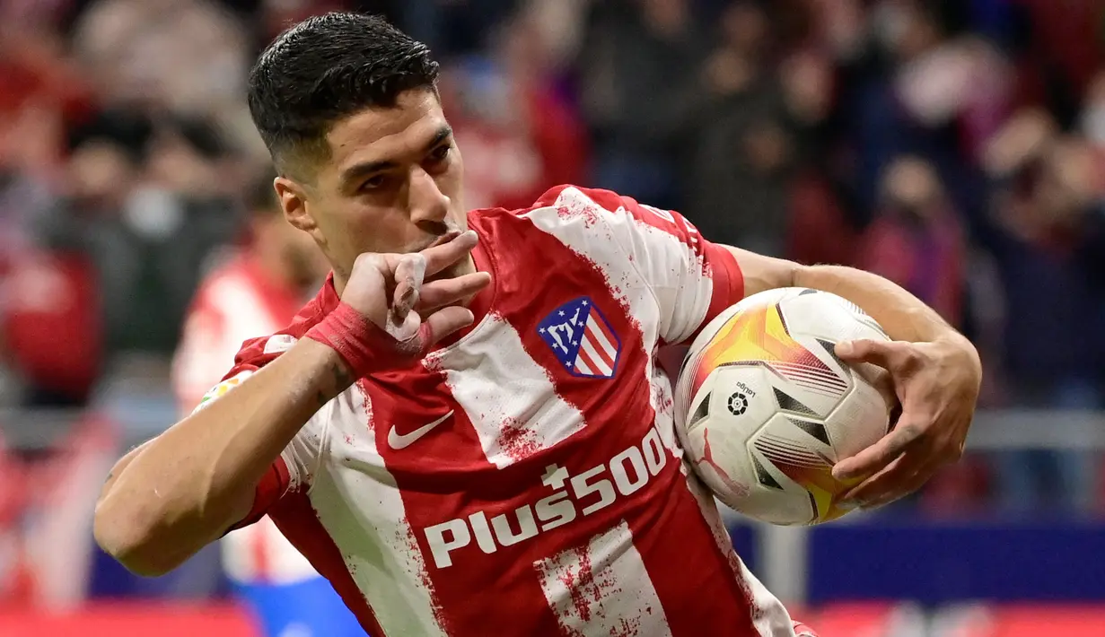 Luis Suarez - Pemain asal Uruguay ini pernah memperkuat Ajax Amsterdam pada tahun 2007 hingga 2011. Dirinya tampil dominan bersama Ajax dengan memborong 111 gol dari 159 penampilan. (AFP/Javier Soriano)