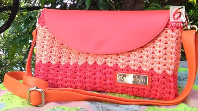 Rajutan Susi akhirnya diberi merk Ayodya agar layak dijual. (foto: Liputan6.com/linda/edhie prayit o ige)