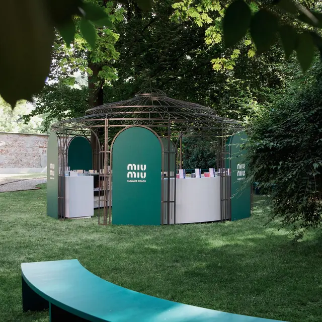 Miu Miu Summer Reads, Saat Taman Dunia Disulap Jadi Perpustakaan Terbuka yang Modis