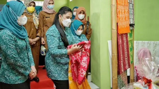 7 Momen Kahiyang Ayu jadi Ketua PKK Medan, gayanya curi perhatian