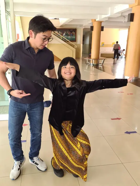 Berikut beberapa potret kebersamaan Nicky Tirta bersama sang buah hati, Naara Ellyna yang pada bulan Juli tahun ini genap 10 tahun. [Instagram/nickytirta]