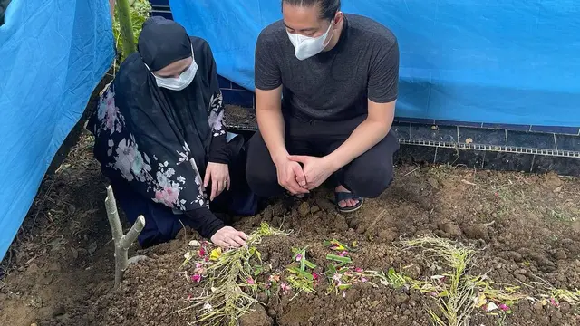 Cut Meyriska dan Roger Danuarta.