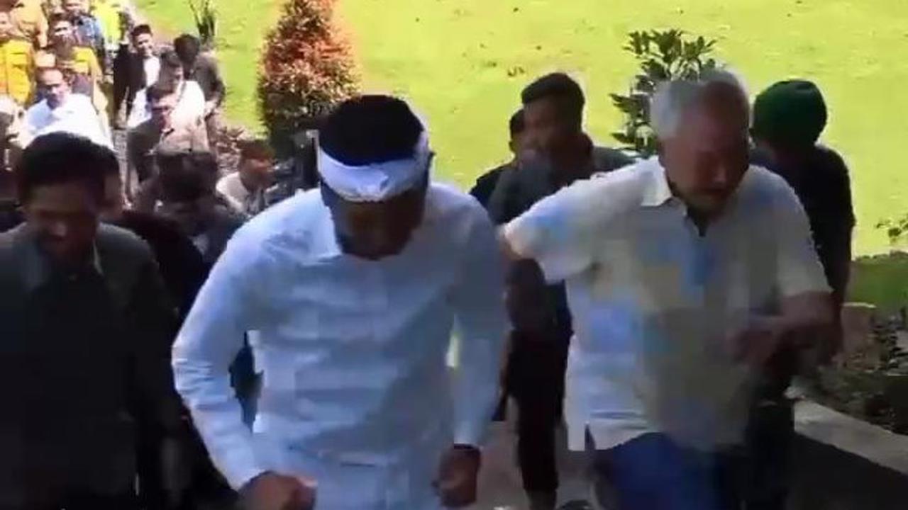 Momen Lucu Dedi Mulyadi Adu Balap Naik Tangga dengan Tomy Winata di Cianjur Selatan