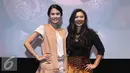 Visual Development Artist Disney, Griselda Sastrawinata (kiri) dan Penyanyi Maudy Ayunda berpose usai press screening film Moana di kawasan Kuningan, Jakarta, Jumat (11/11). (Liputan6.com/Herman Zakharia)